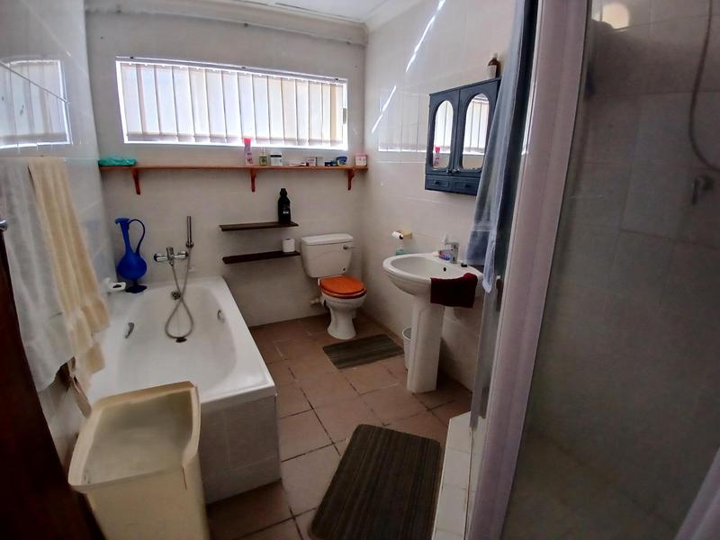 6 Bedroom Property for Sale in Stilbaai Wes Western Cape